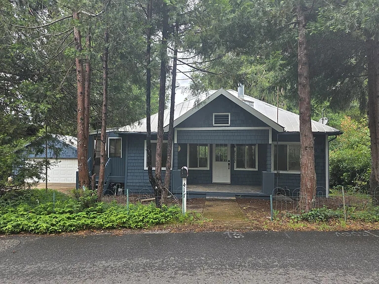 417 French Ave — Photo 1