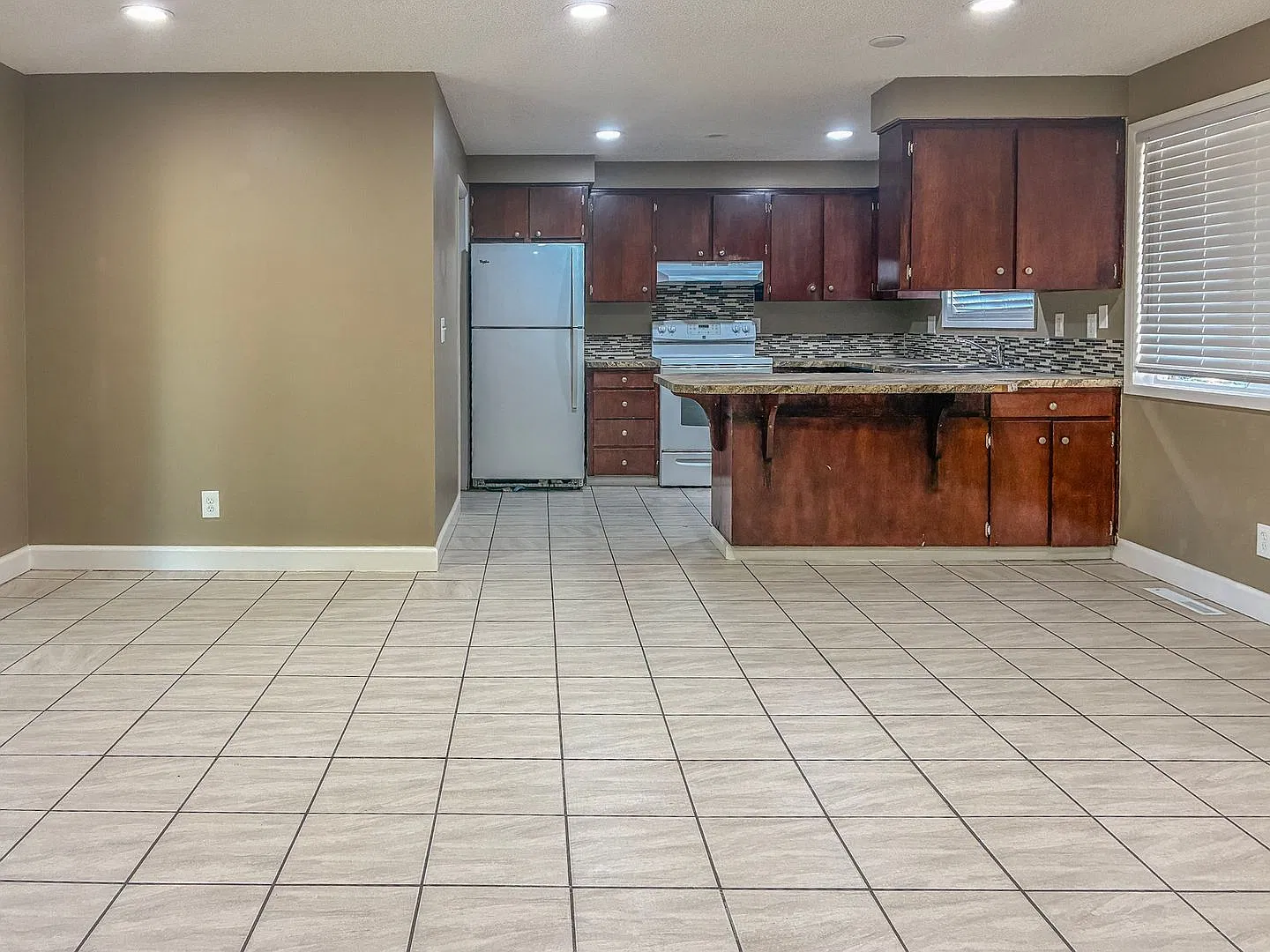 3 bedroom home in Woodburn Available — Photo 3
