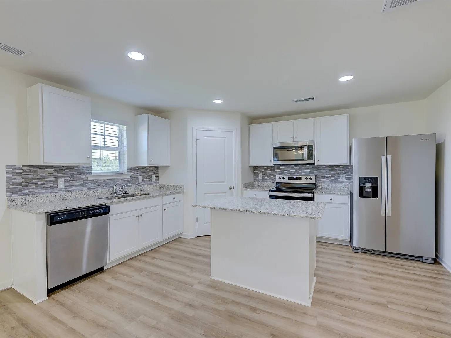 4 bed, 1660 sqft, $2,000 — Photo 4