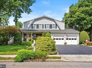 12 Michele Ct, Hamilton, NJ 08619