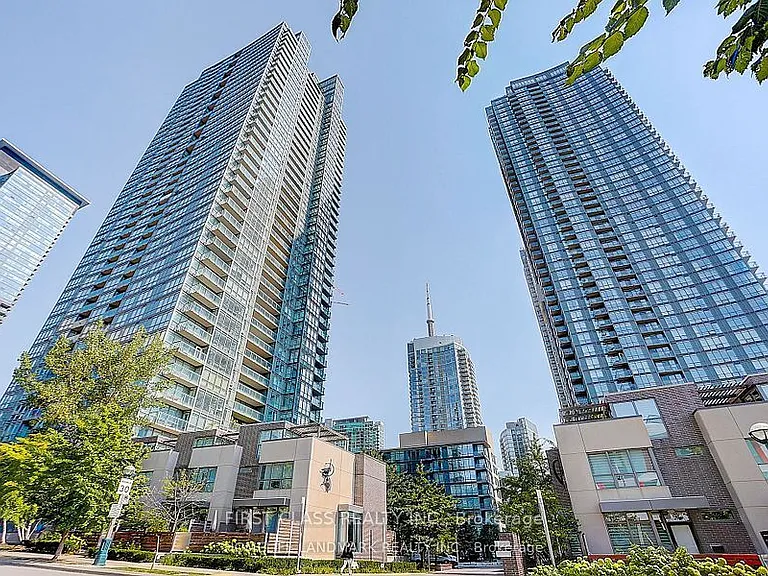 15 Fort York Blvd #2102 — Photo 1