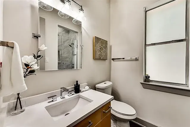 1008 Allen St — Photo 18