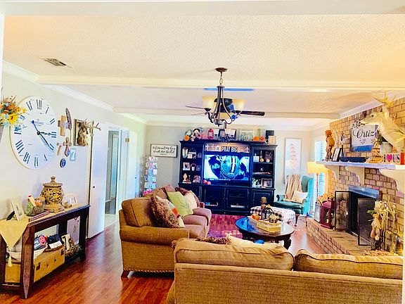 3rd image of 1605 Wright Dr