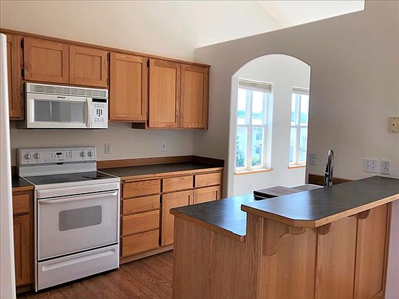 3rd image of 909 Grelle Dr