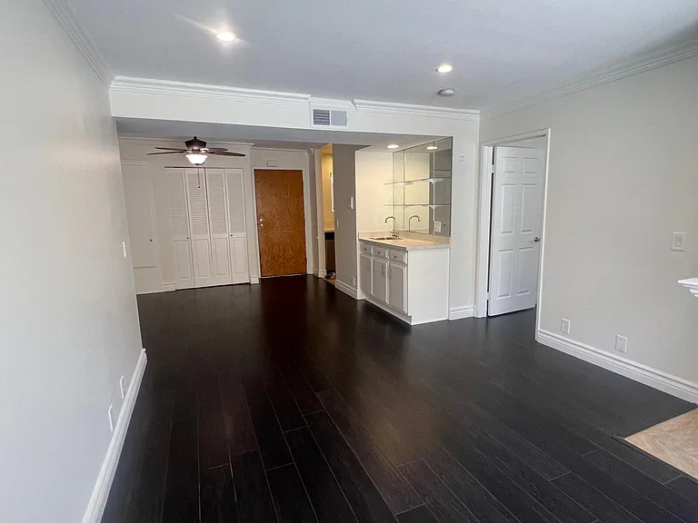 4307 Whitsett Ave #104 — Photo 13