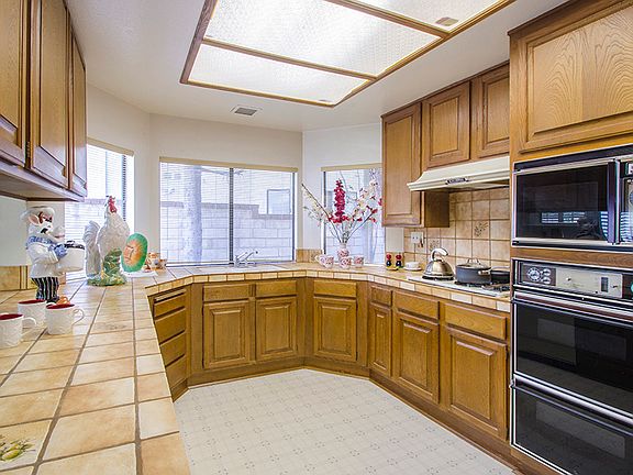 3rd image of 29105 Garden Oaks Ct