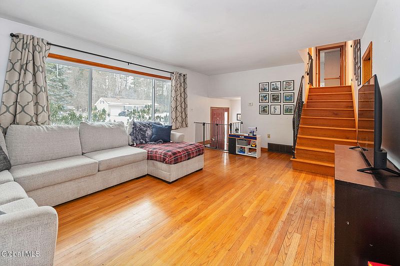 4th image of 814 Greenwood Drive