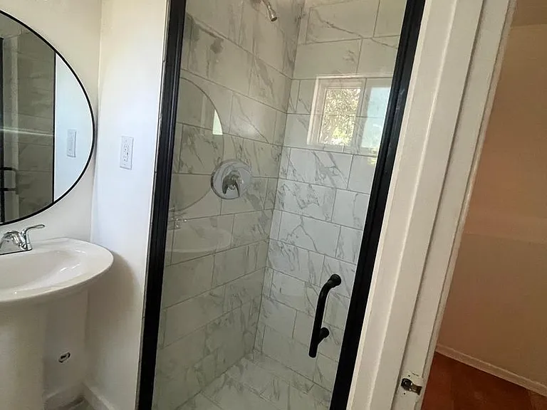 8409 Topanga Canyon Blvd — Photo 11