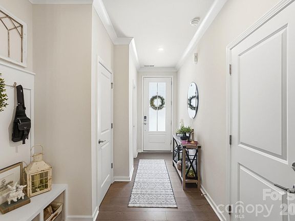 4th image of 537 Madison Falls Ct