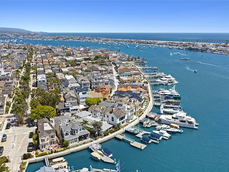 112 S Bay Front — Photo 45