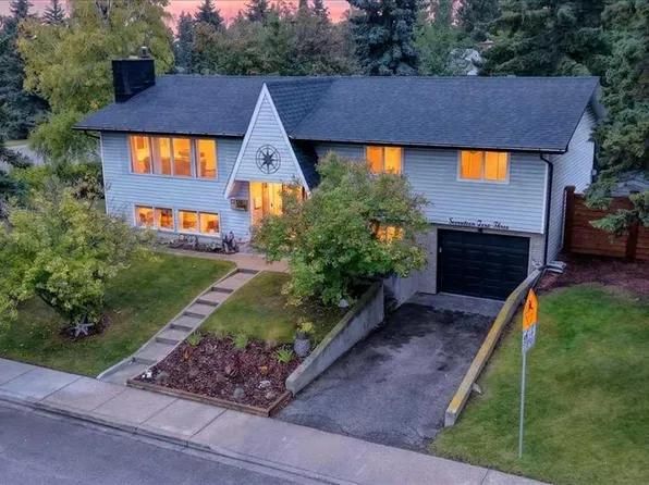 1703 N 107th Ave SW, Calgary, AB T2W 0C3