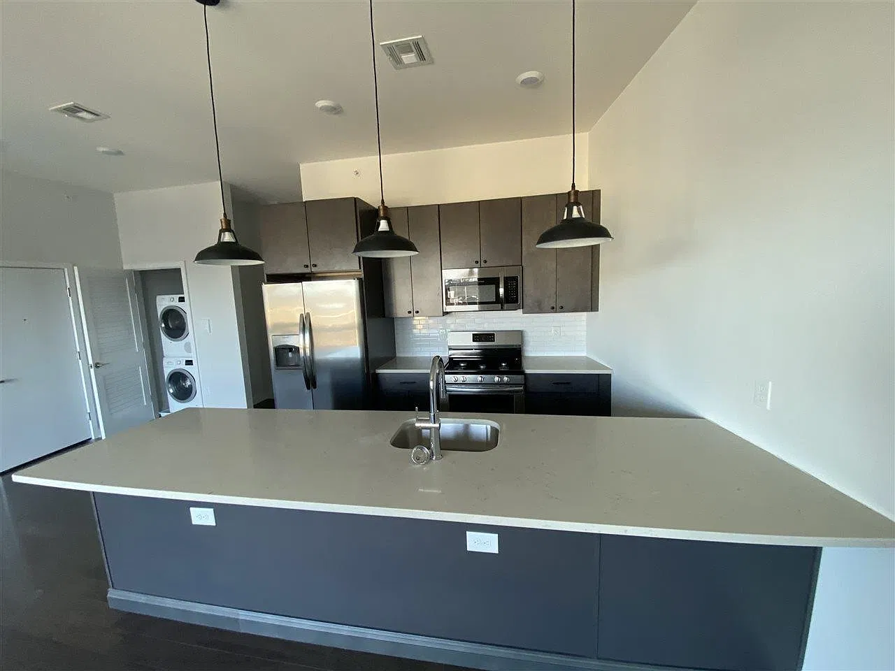 1 bed, 1.0 bath, 700 sqft, $2,150 — Photo 3