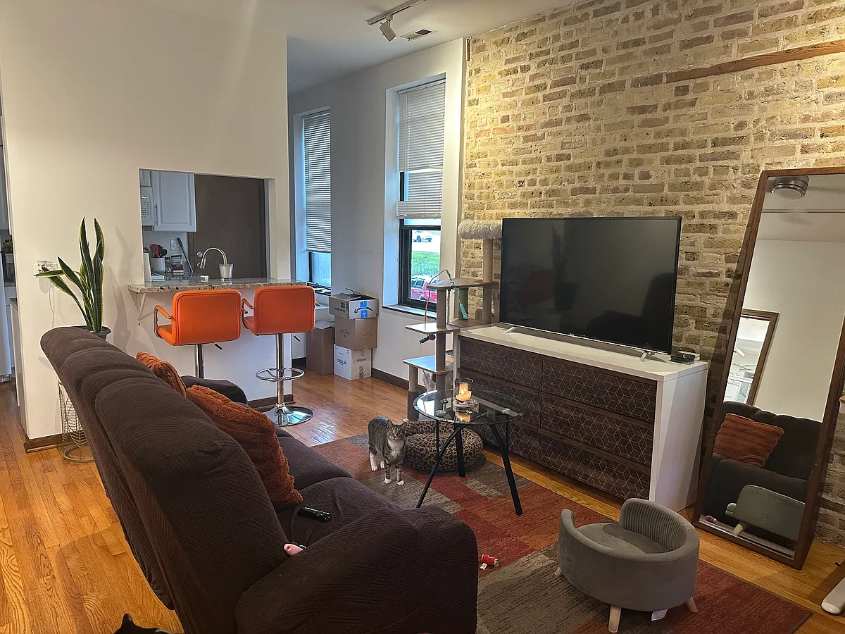 Building Photo - 1362 W Crystal St #2F