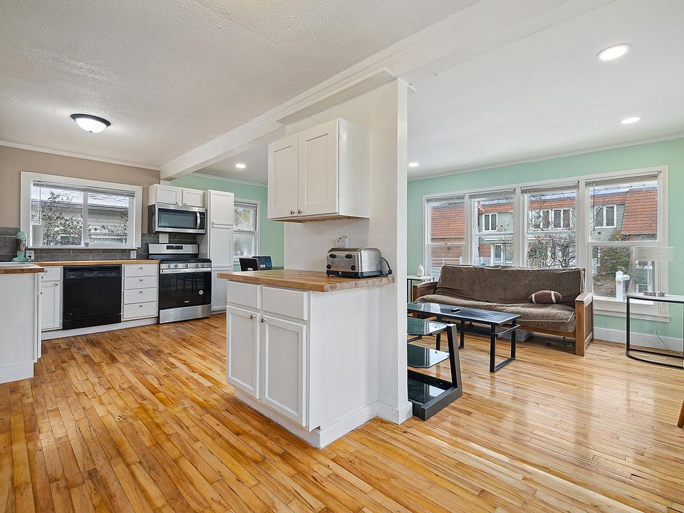 1st image of 138 Geranium Ave E