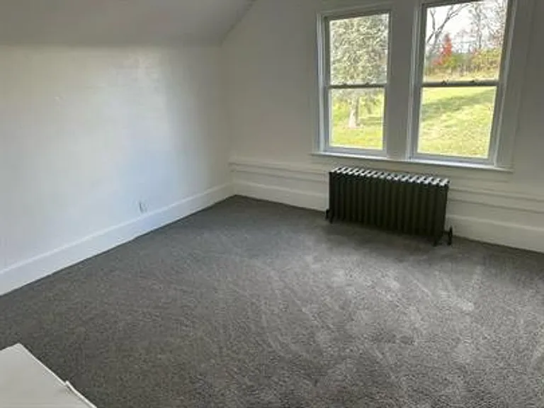 726 Large Ave — Photo 6