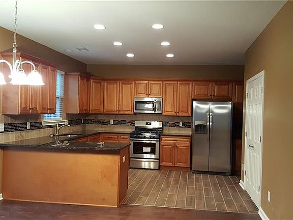 2nd image of 565 Briarhurst Ct