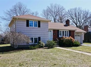 8 Hazel Ln, Needham, MA 02494