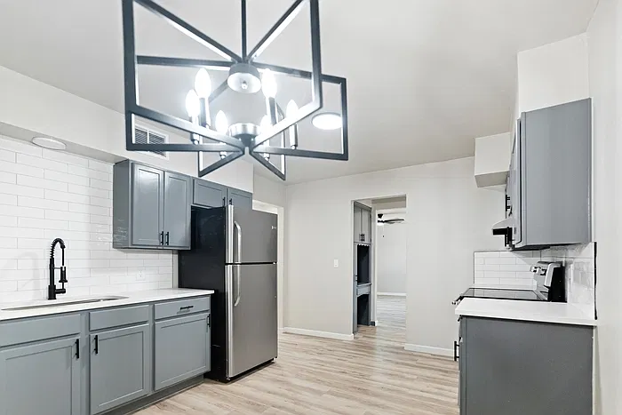 3 bed, 1.5 bath, 1115 sqft, $1,550 — Photo 2