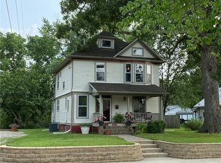 1520 Jackson Ave, Charleston, IL 61920