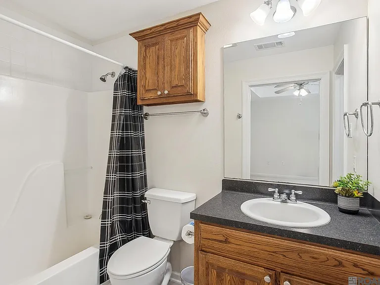408 E Beech St — Photo 5