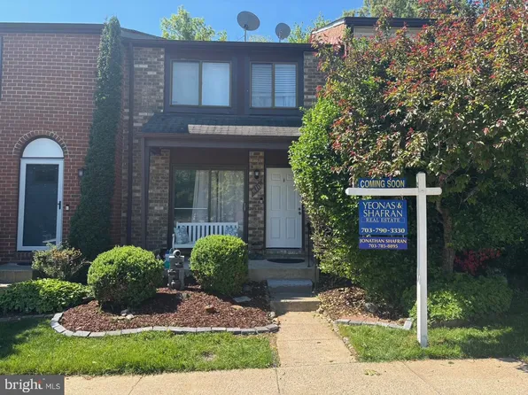 610 Giles Pl, Sterling, VA 20164