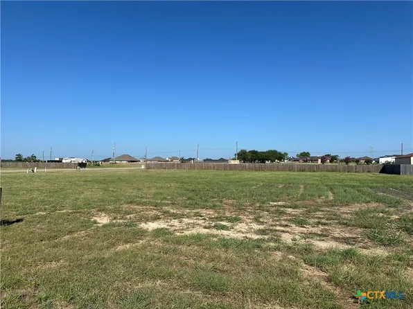 5113 Hollow Dr, Salado, TX 76571
