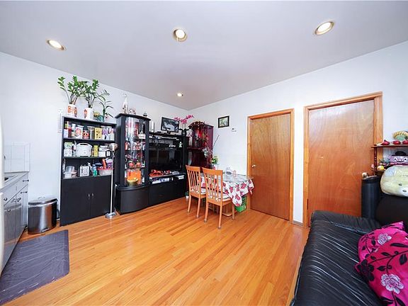 5th image of 3903 7th Ave