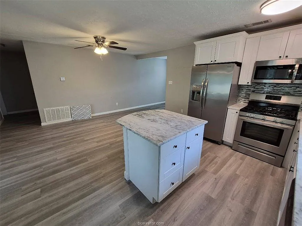 3 bed, 1141 sqft, $2,000 — Photo 4