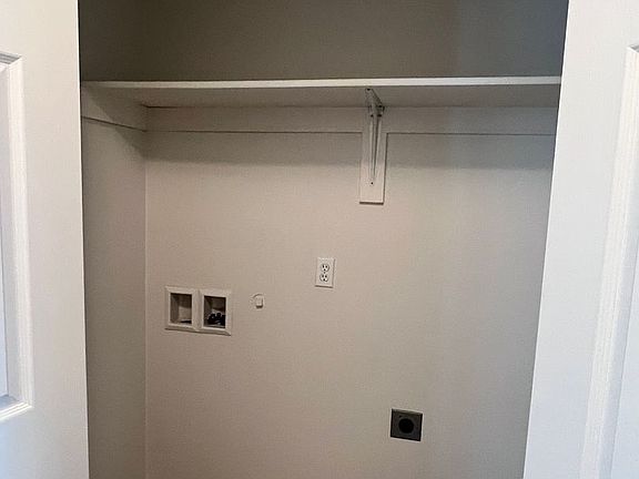 5th image of 481 E Ellendale Ave Unit 38