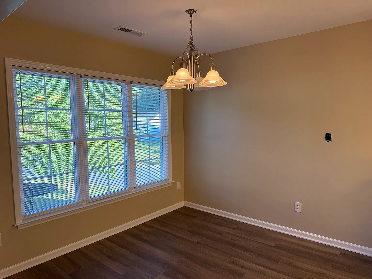 3 bed, 1226 sqft, $1,950 — Photo 4