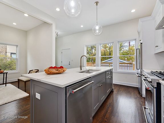 5th image of 3025 N Sawyer Ave #1