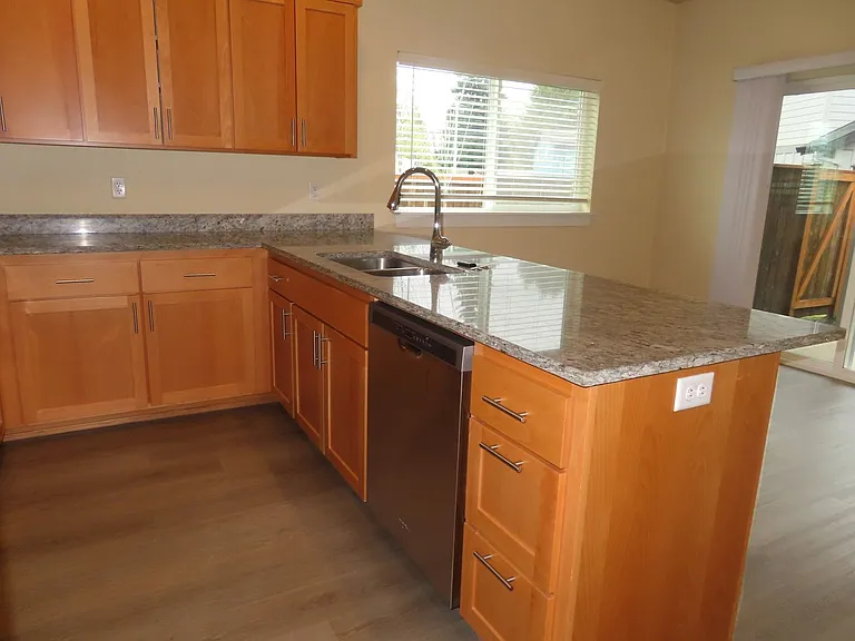 2587 Justine Ln — Photo 6