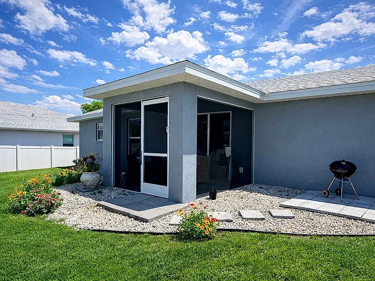 2804 NE 2nd Pl — Photo 4