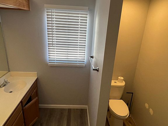 5th image of 190 Courtyard Dr