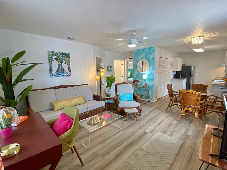 Living Area - Showing previous furnishings (currently unfurnished)