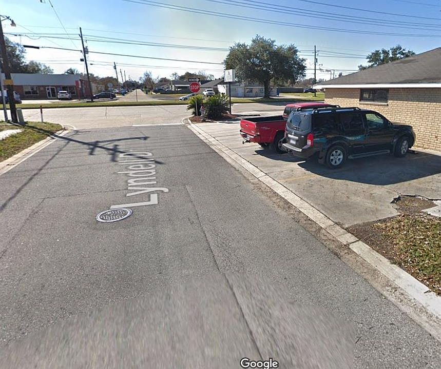 2nd image of 2608 Lyndell Dr