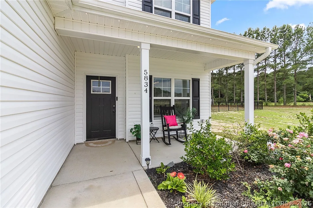 4 bed, 3.5 bath, 2389 sqft, $2,600 — Photo 3