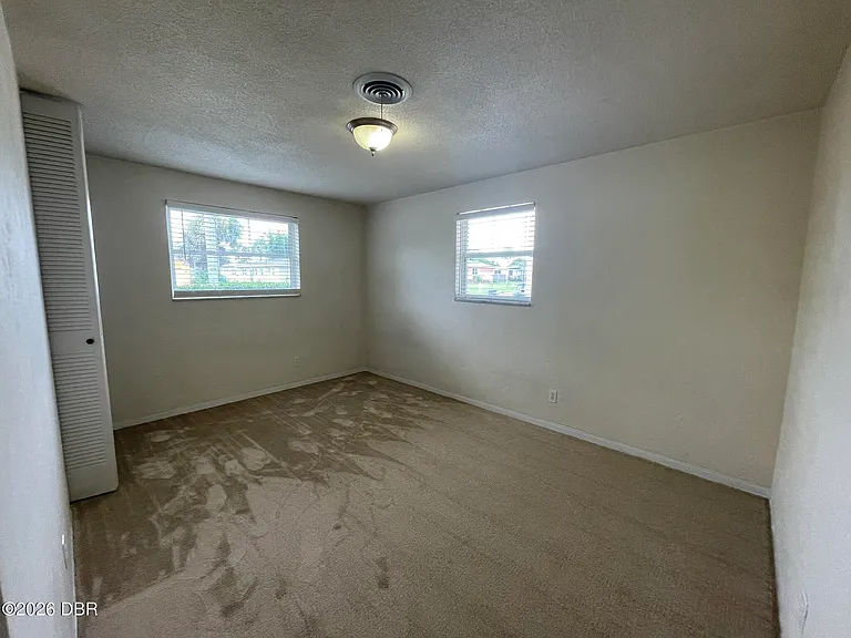 135 Kent Dr — Photo 16