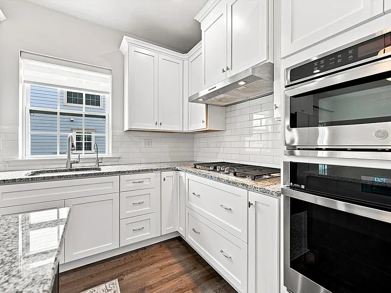 160 Shilling Ave — Photo 8