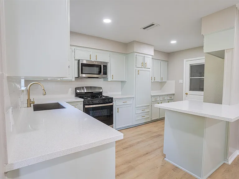 1601 Westwind Dr — Photo 7