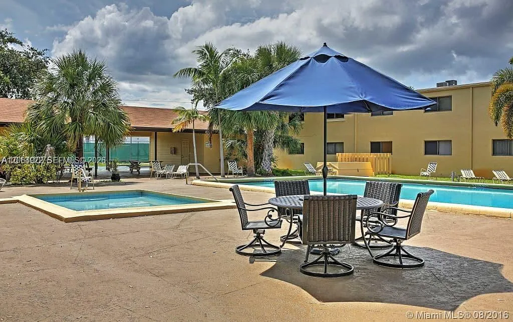 Village Townhouse Pompano — Photo 2