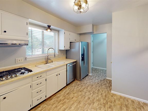 2nd image of 116 Yosemite Dr
