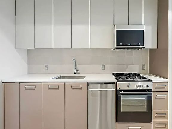 5th image of 92-27 160th St #915