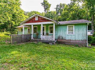 121 Sugar Cove Rd, Weaverville, NC 28787