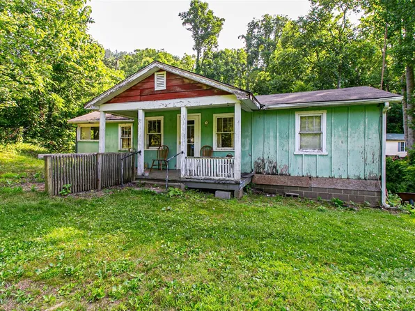 121 Sugar Cove Rd, Weaverville, NC 28787