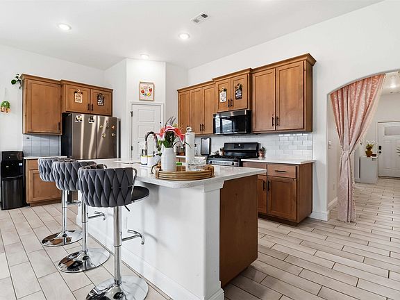 2nd image of 2061 Periwinkle Pl