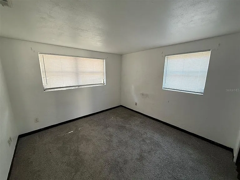 912 SW 6th Ave — Photo 7