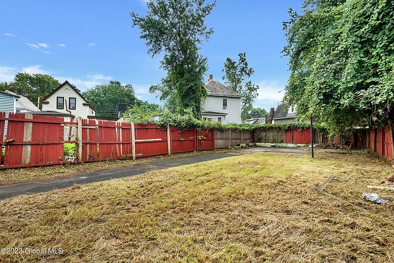 3rd image of 1688 Lake Boulevard