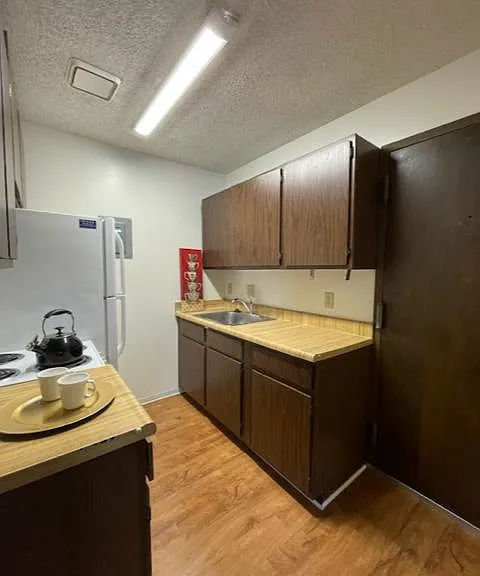 1315 D St #8 — Photo 2