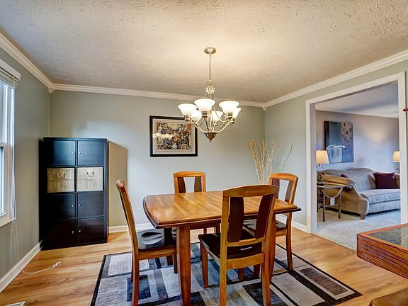 3rd image of 8515 Edgeview Dr